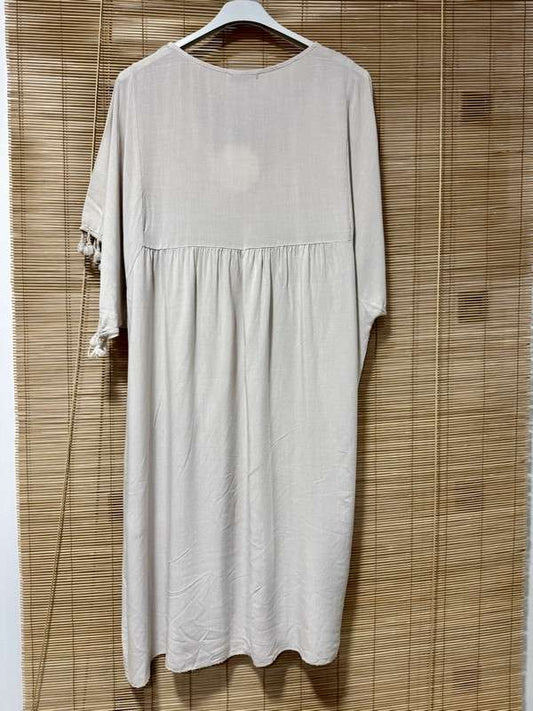 GRANDE TAILLE - Robe fluide sable pompoms sur les manches