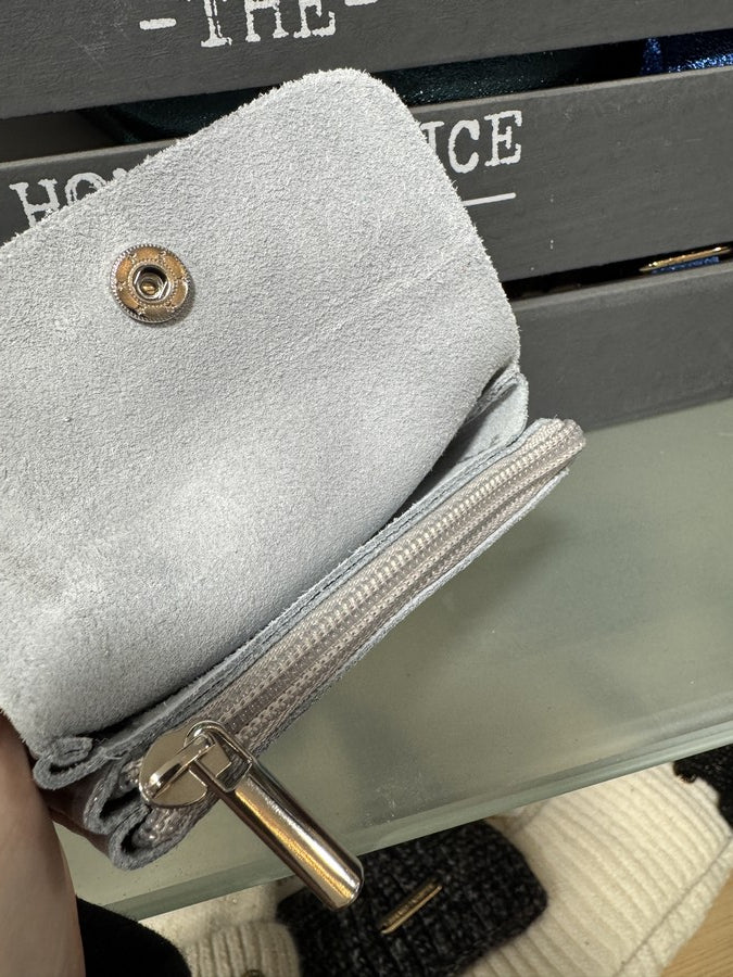 Petite porte-monnaie en cuir argenté