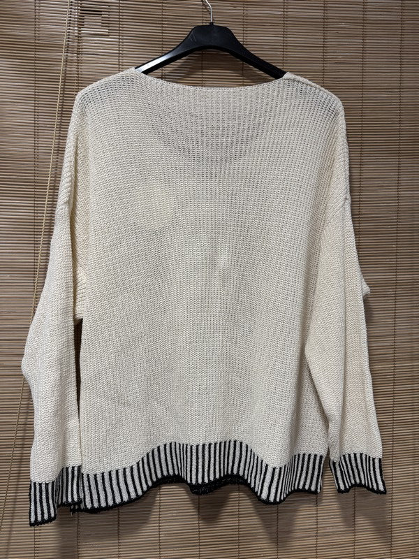 Pull col V bordure noir