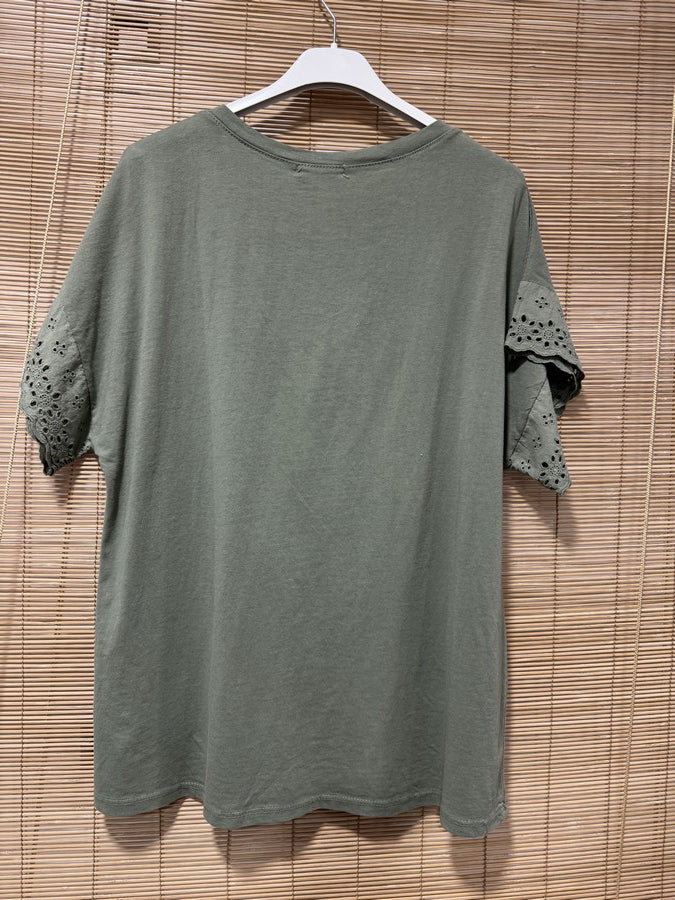 T-shirt col V manches broderies anglaise kaki