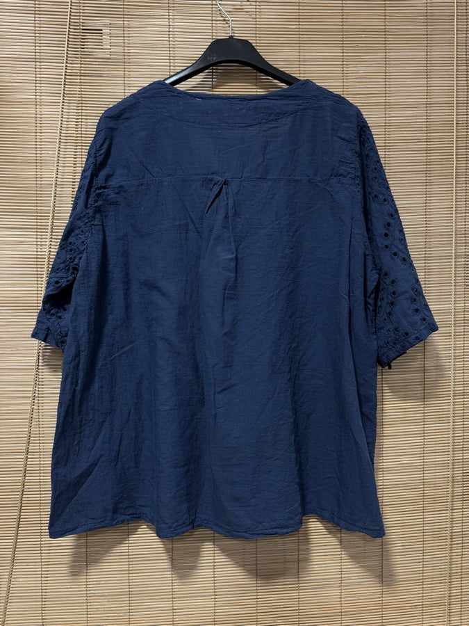 Blouse broderie anglaise bleu marine