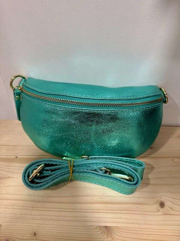 Sac banane en cuir irisé turquoise