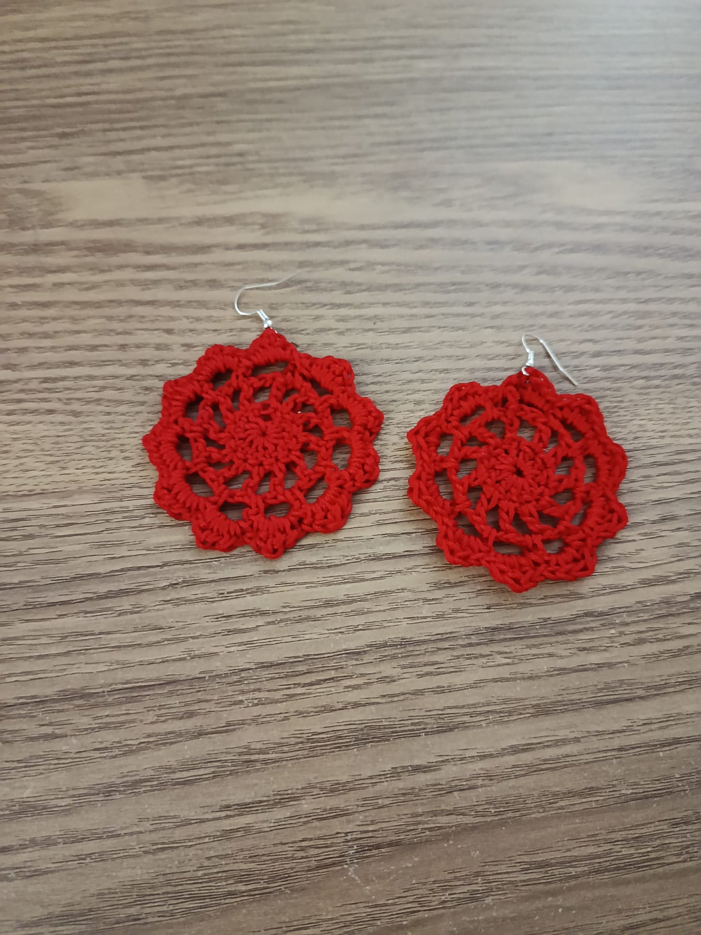 Boucles d'oreilles tricotées rouges