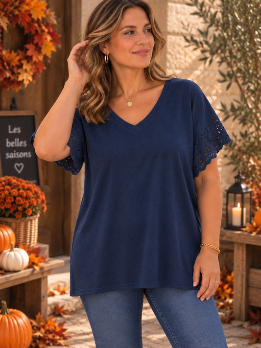 T-shirt col V manches broderies anglaise bleu marine