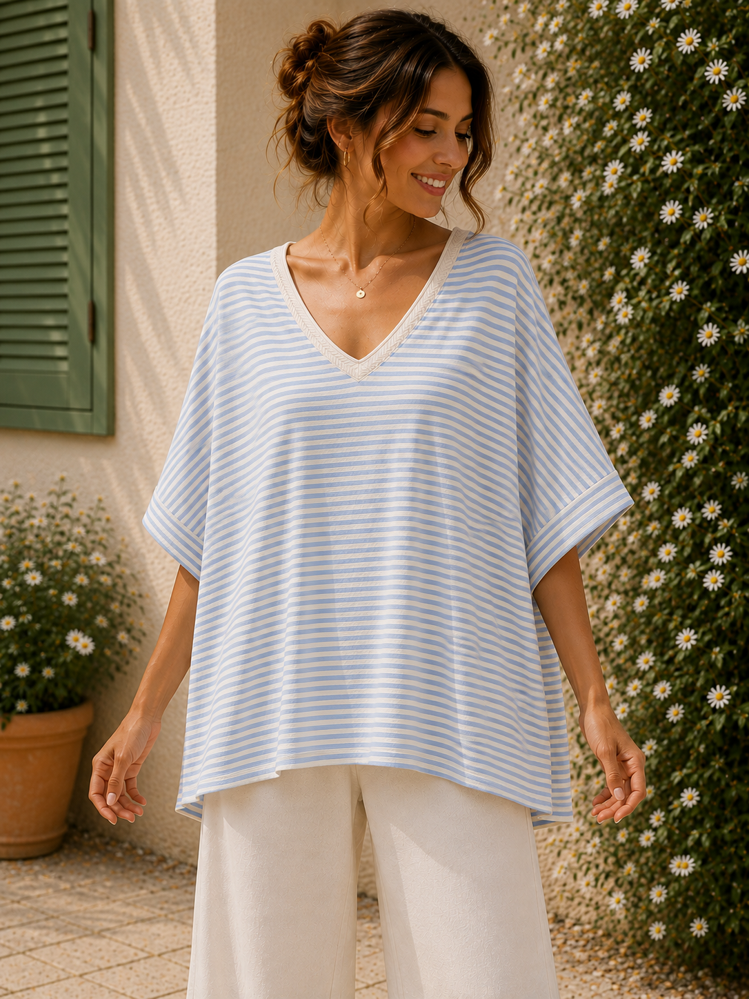T-shirt col V rayé bleu ciel