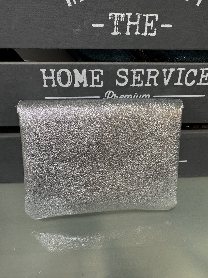 Petite porte-monnaie en cuir argenté