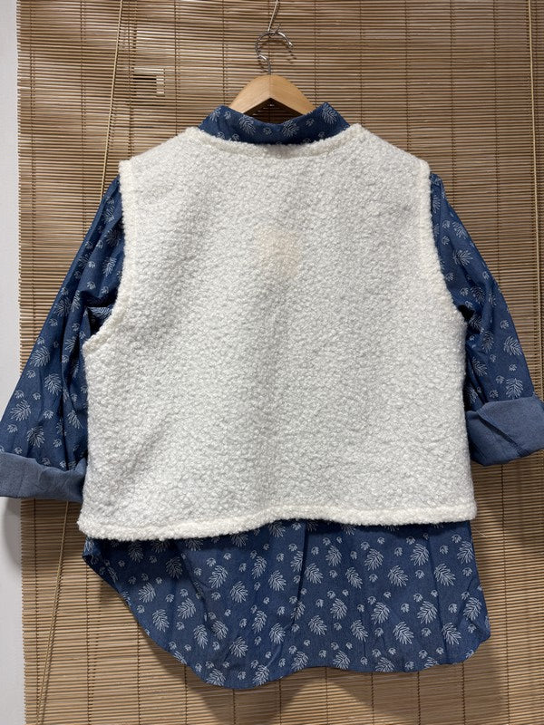 Gilet sans manches offwhite bouclettes bleu ciel