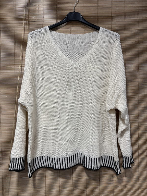 Pull col V bordure noir