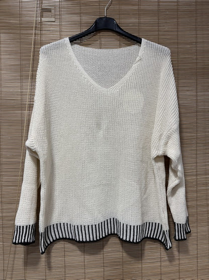 Pull col V bordure noir