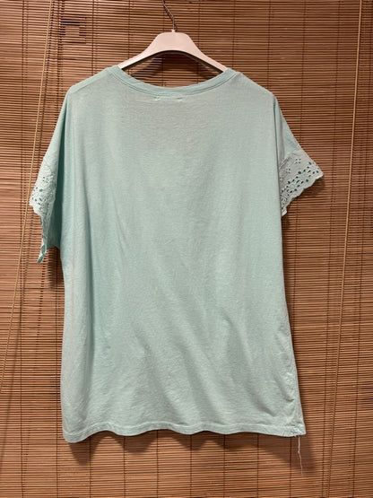 T-shirt col V manches broderies anglaise turquoise