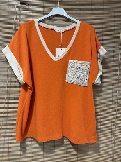 T-shirt poche brodée orange