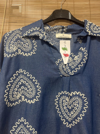 Blouse en jean brodée