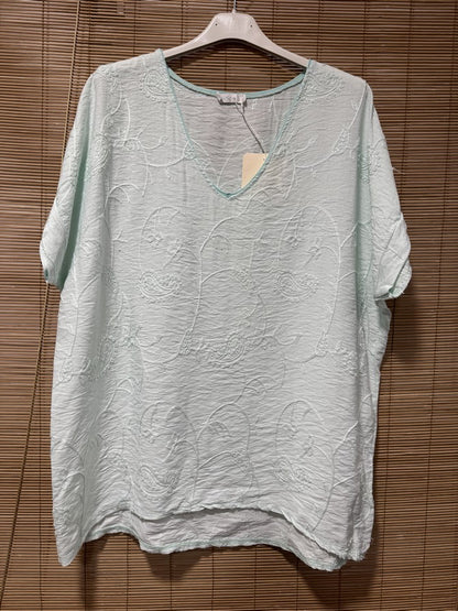 Blouse effet soie brodée vert menthe