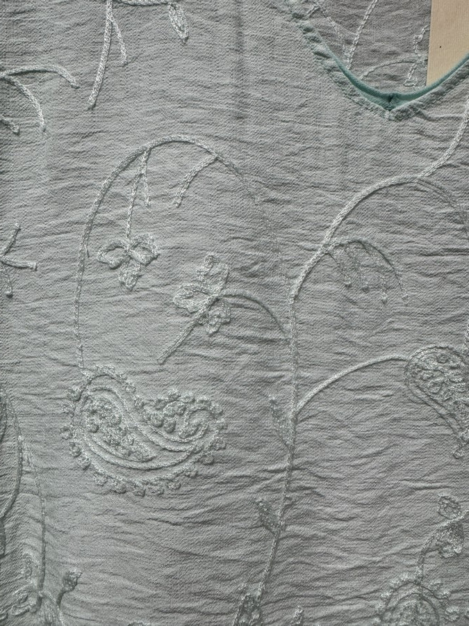 Blouse effet soie brodée vert menthe