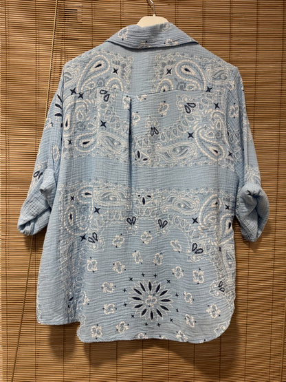 Chemise gaze de coton bandana bleu ciel