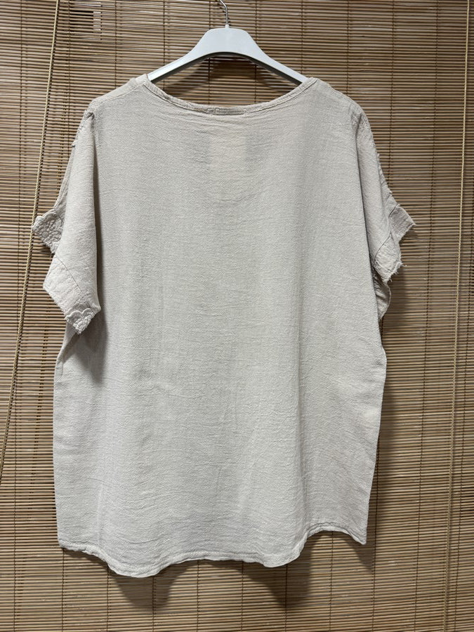 T-shirt col V fleurs brodées sable