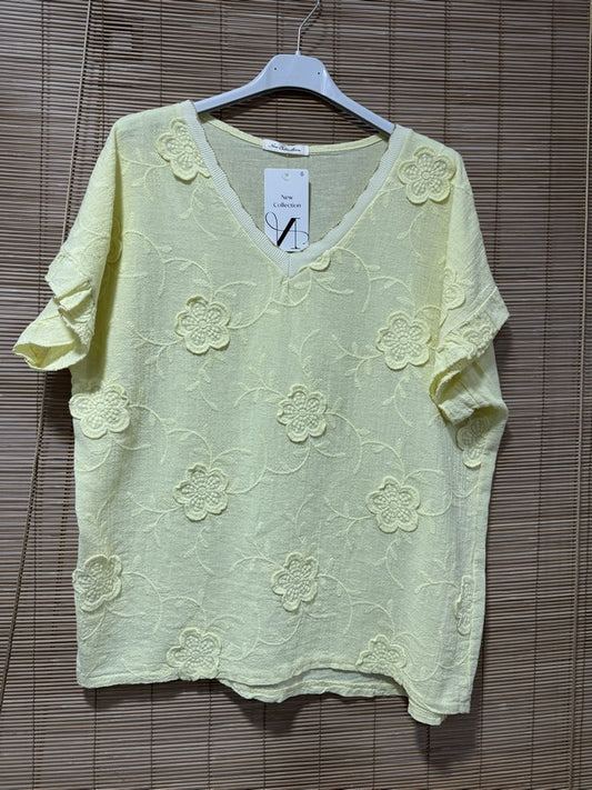 T-shirt col V fleurs brodées jaune