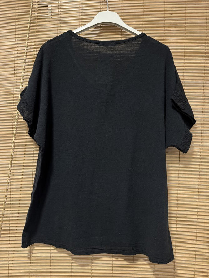 T-shirt col V fleurs brodées noir