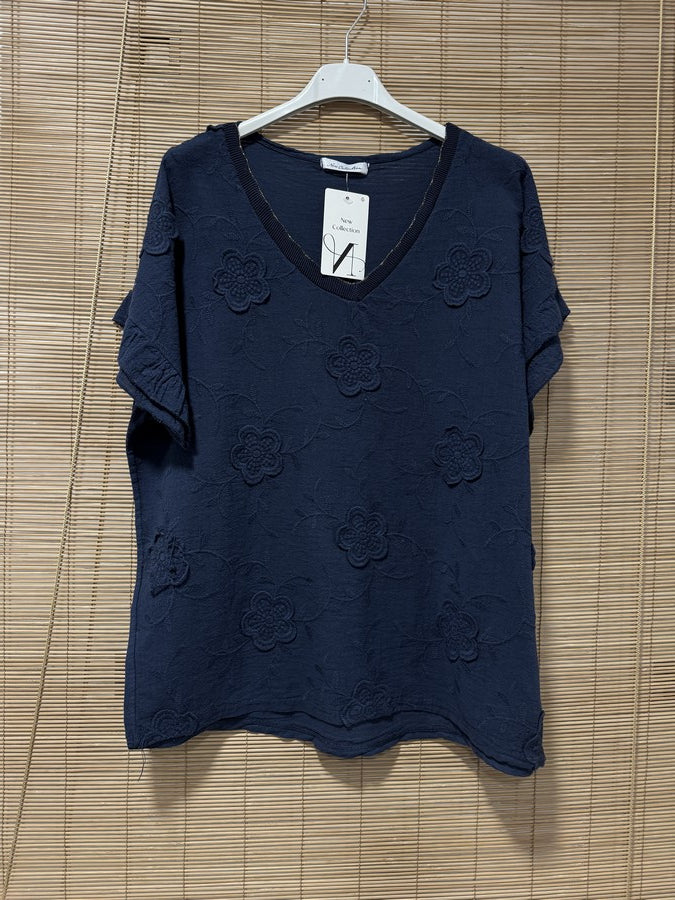 T-shirt col V fleurs brodées bleu marine