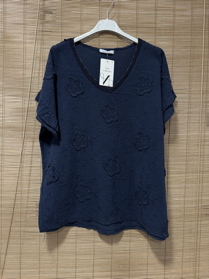 T-shirt col V fleurs brodées bleu marine