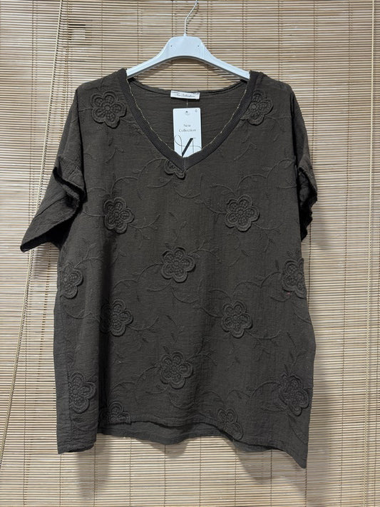 T-shirt col V fleurs brodées marron