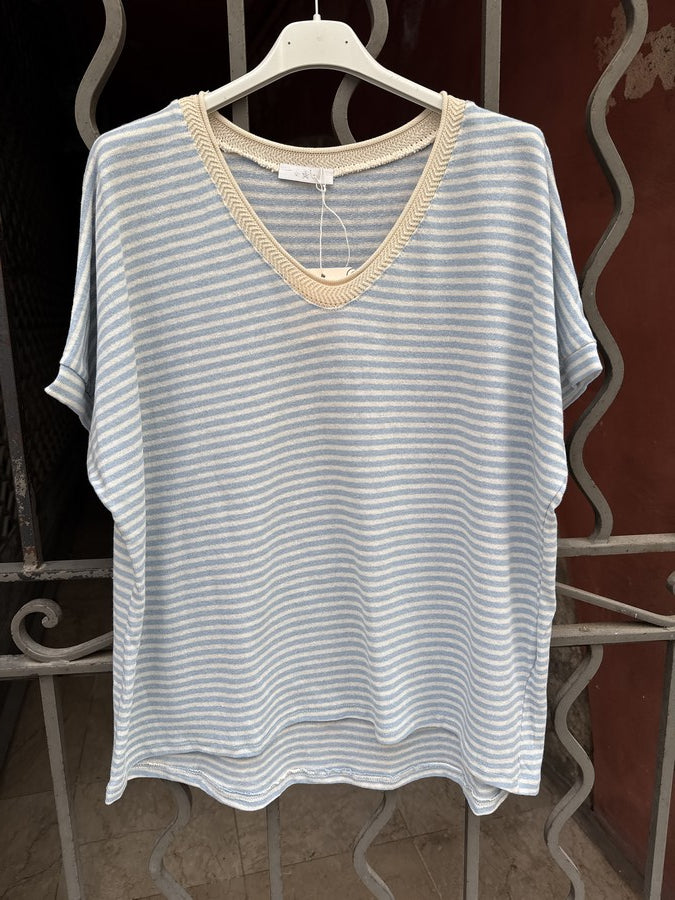 T-shirt col V rayé bleu ciel