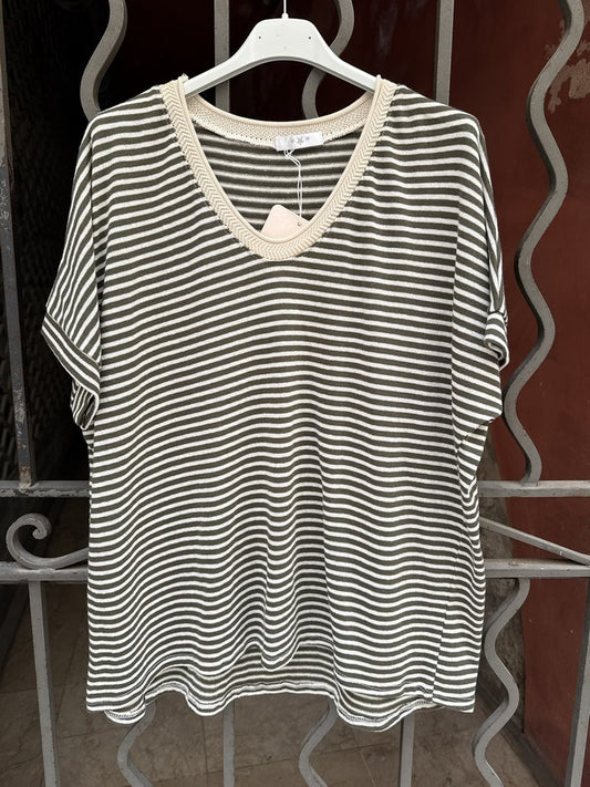 T-shirt col V rayé kaki