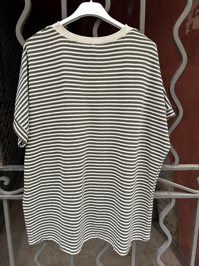 T-shirt col V rayé kaki