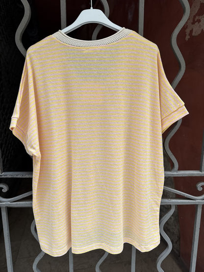 T-shirt col V rayé jaune/rose