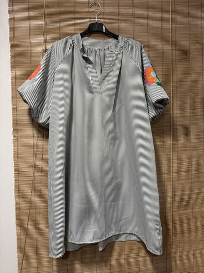 Robe manches brodées rayée kaki