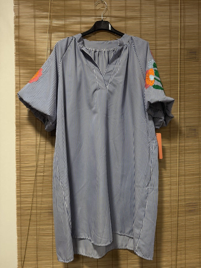 Robe manches brodées rayée bleue