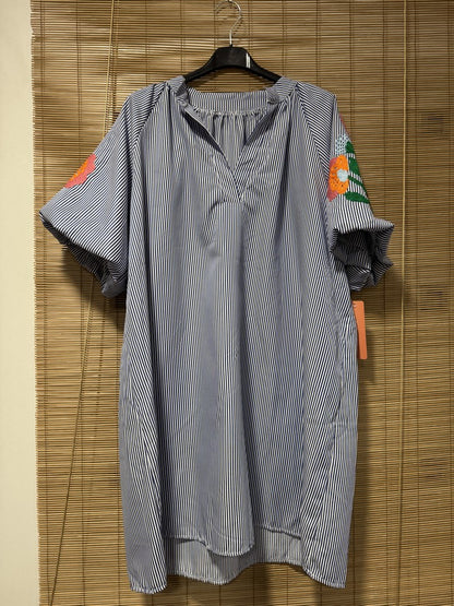 Robe manches brodées rayée bleue