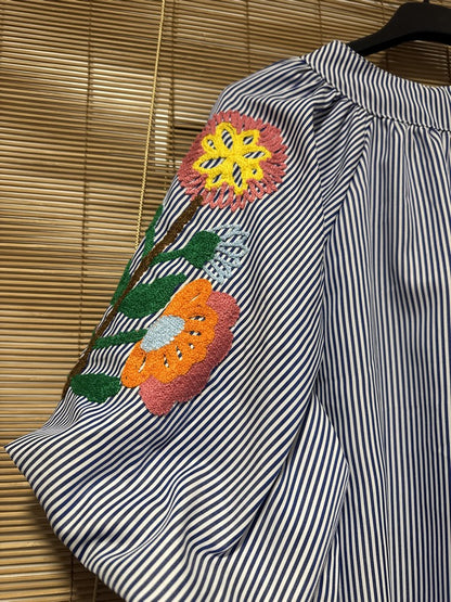 Robe manches brodées rayée bleue