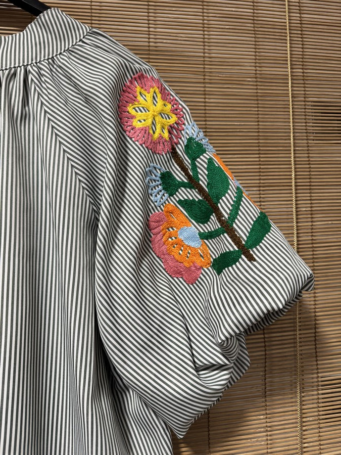 Robe manches brodées rayée kaki