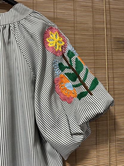 Robe manches brodées rayée kaki