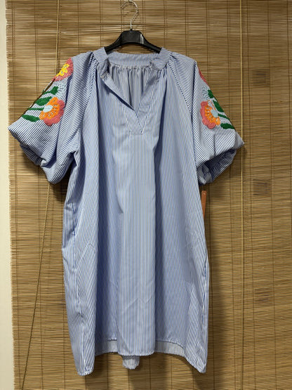 Robe manches brodées rayée bleu ciel