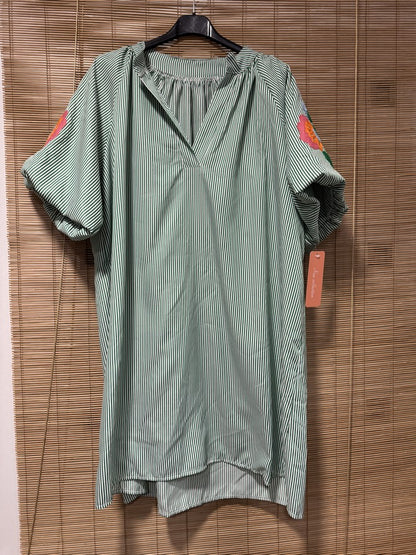 Robe manches brodées rayée vert gazon