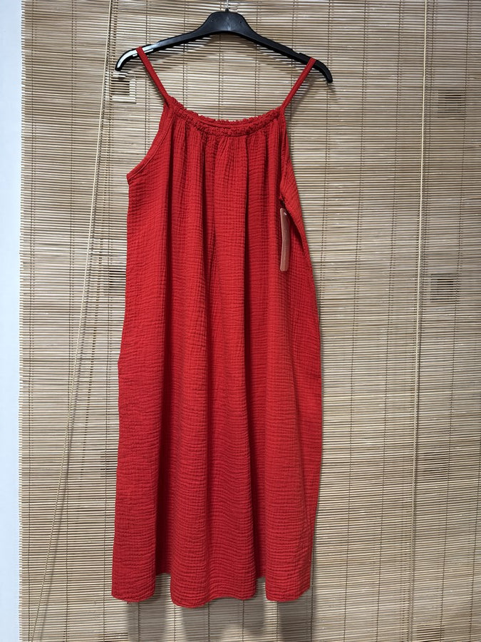 Robe à bretelles gaze de coton rouge