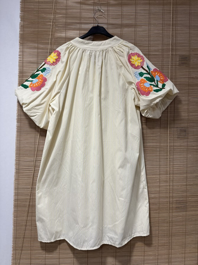 Robe manches brodées rayée jaune