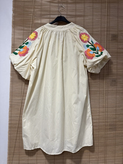 Robe manches brodées rayée jaune