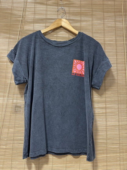 T-shirt anthracite LE SOLEIL rouge