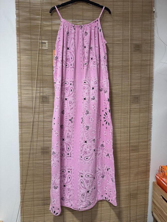 Robe longue à bretelles gaze de coton bandana rose