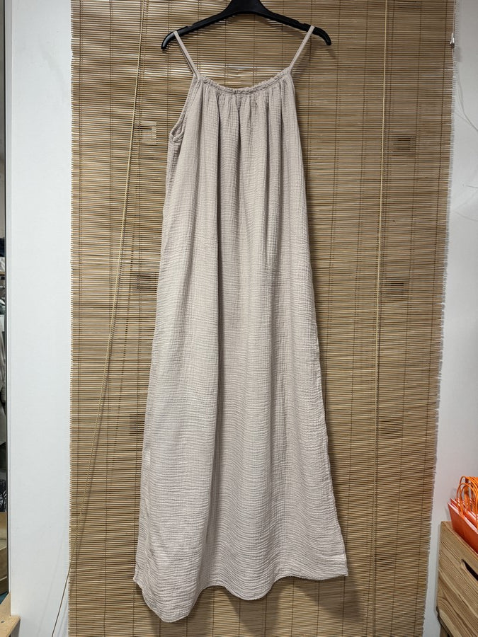 Robe longue à bretelles gaze de coton sable