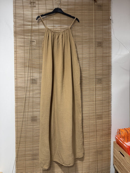 Robe longue à bretelles gaze de coton camel