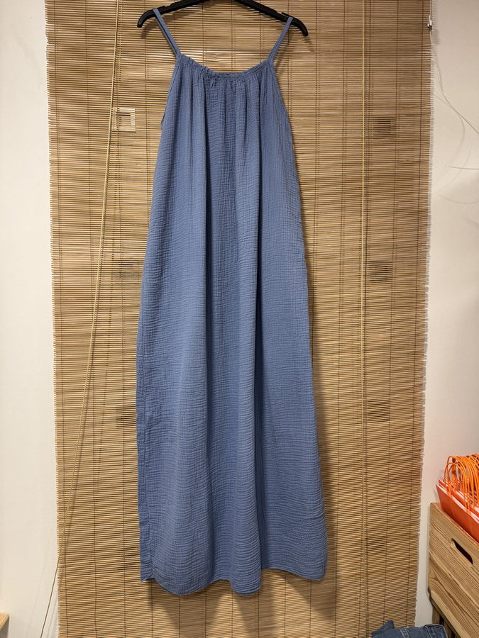 Robe longue à bretelles gaze de coton bleu jean