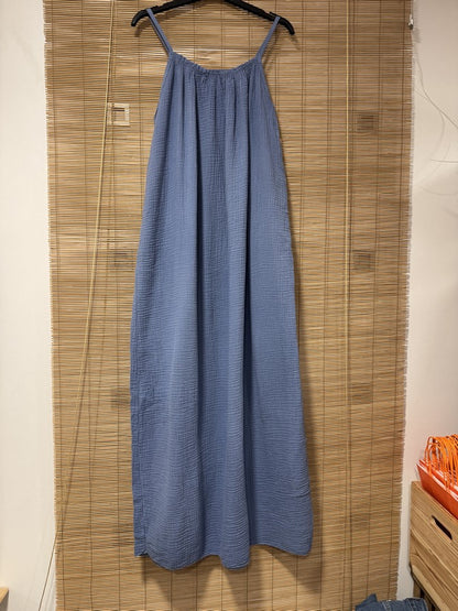 Robe longue à bretelles gaze de coton bleu jean