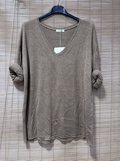 Pull fin col V en maille camel