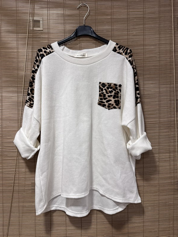 Sweat velours léopard poche poitrine blanc