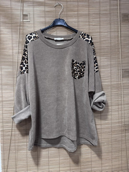 Sweat velours léopard poche poitrine taupe