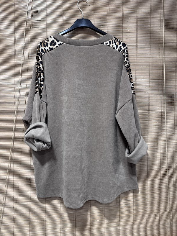 Sweat velours léopard poche poitrine taupe